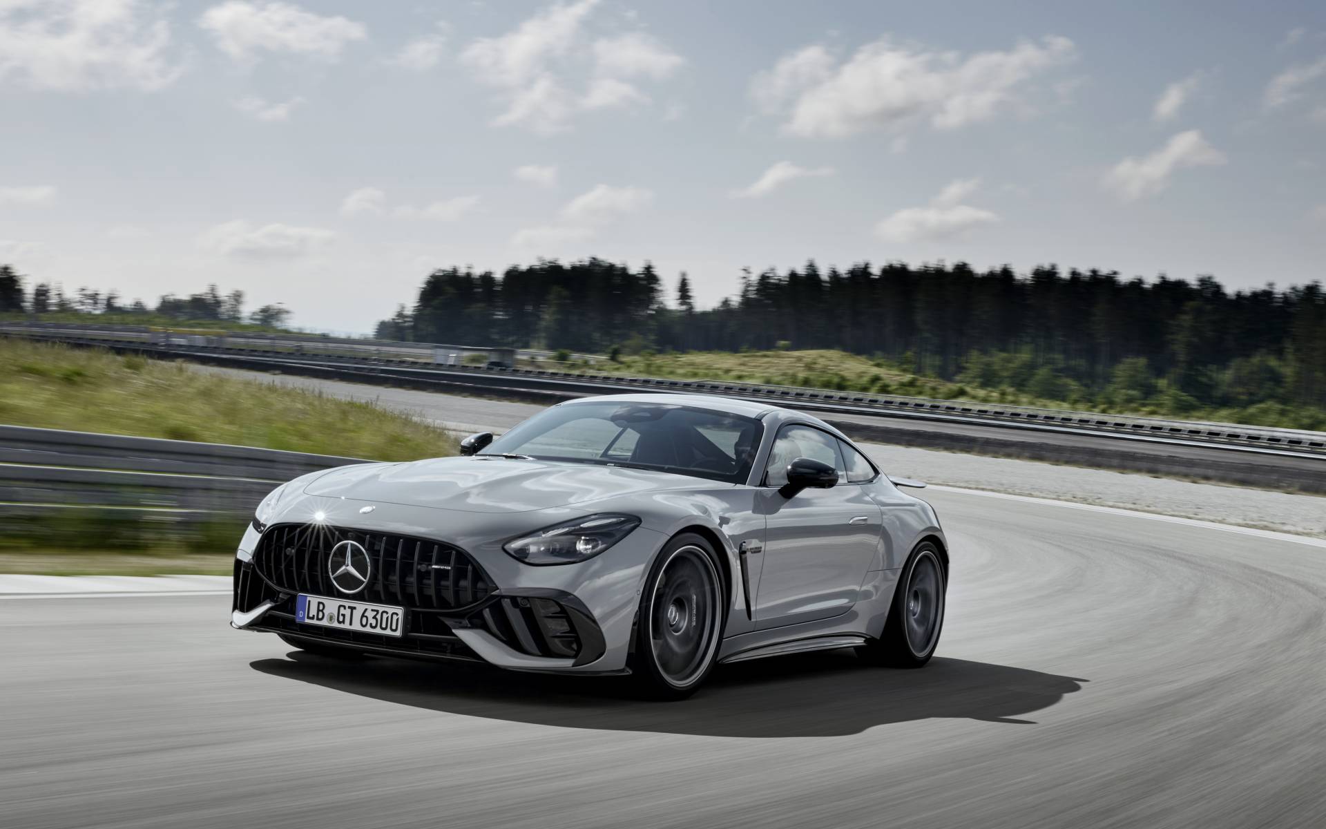 <p>Mercedes-Benz AMG GT 63 Pro</p>