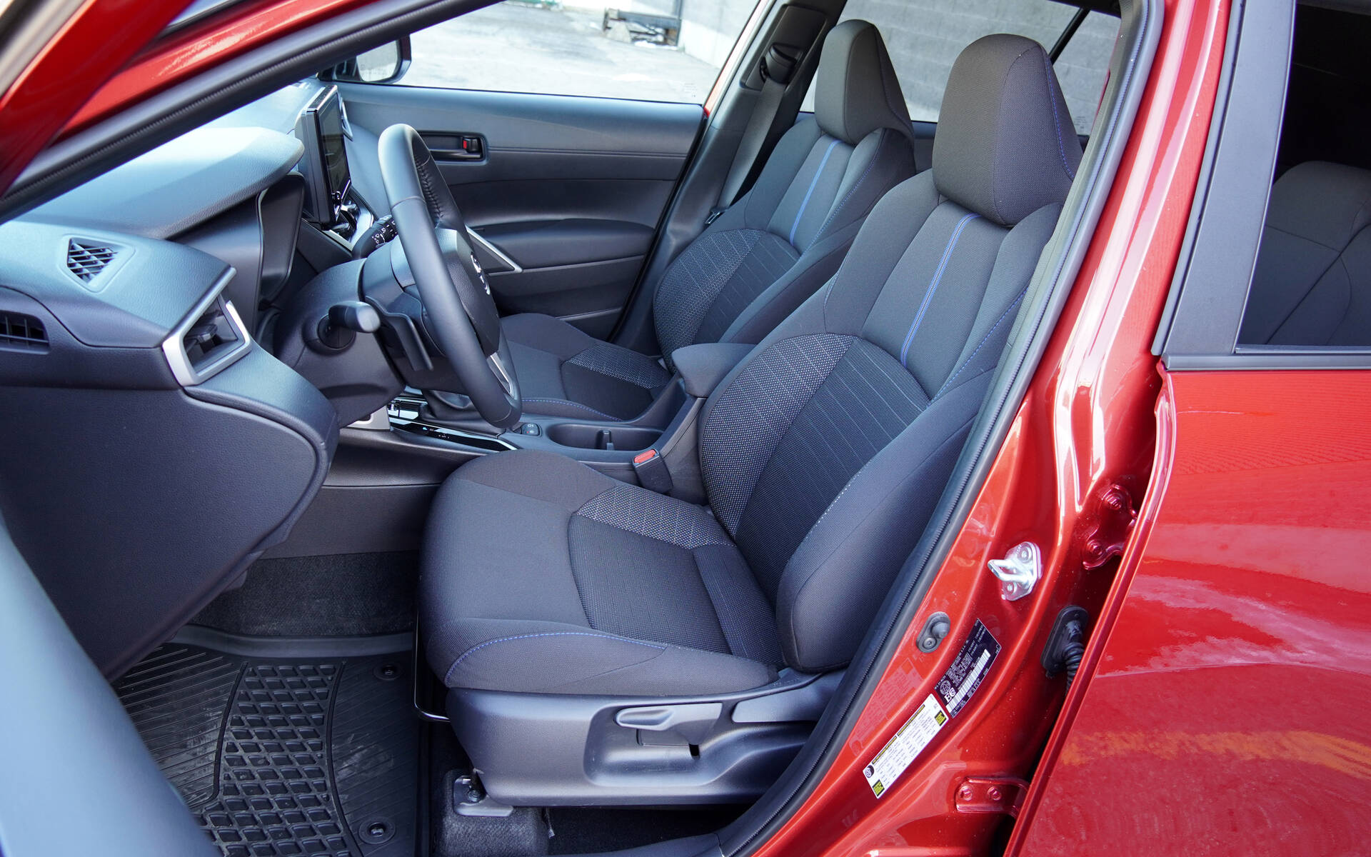 <p>2025 Toyota Corolla Cross Hybrid SE</p>