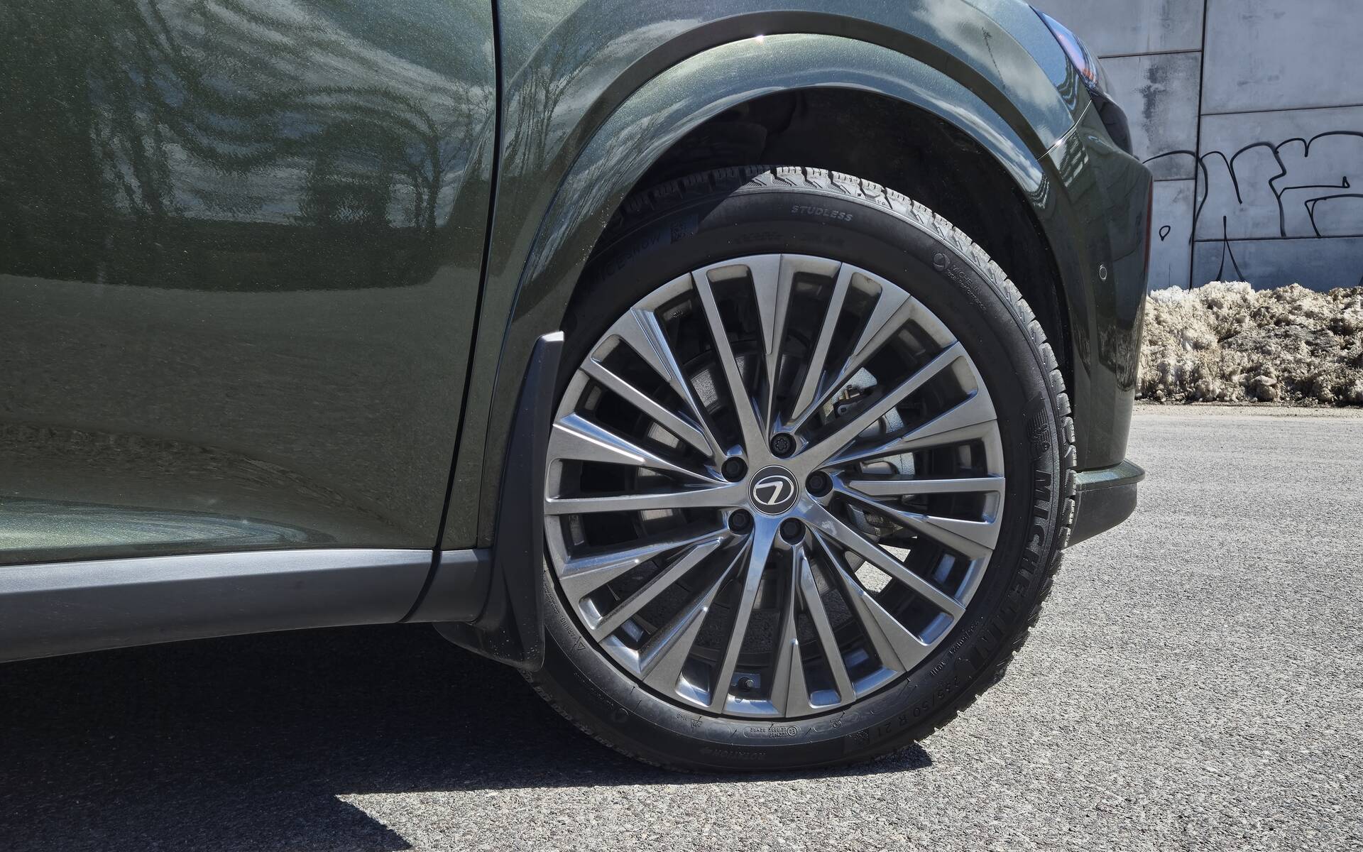 <p>Lexus RX 450h+</p>