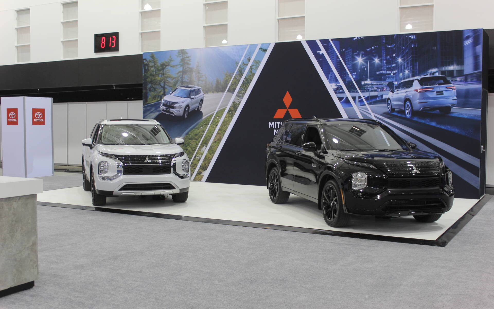 <p>2025 Mitsubishi Outlander PHEV</p>